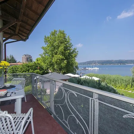 La Corte Sul Lago Apartment *